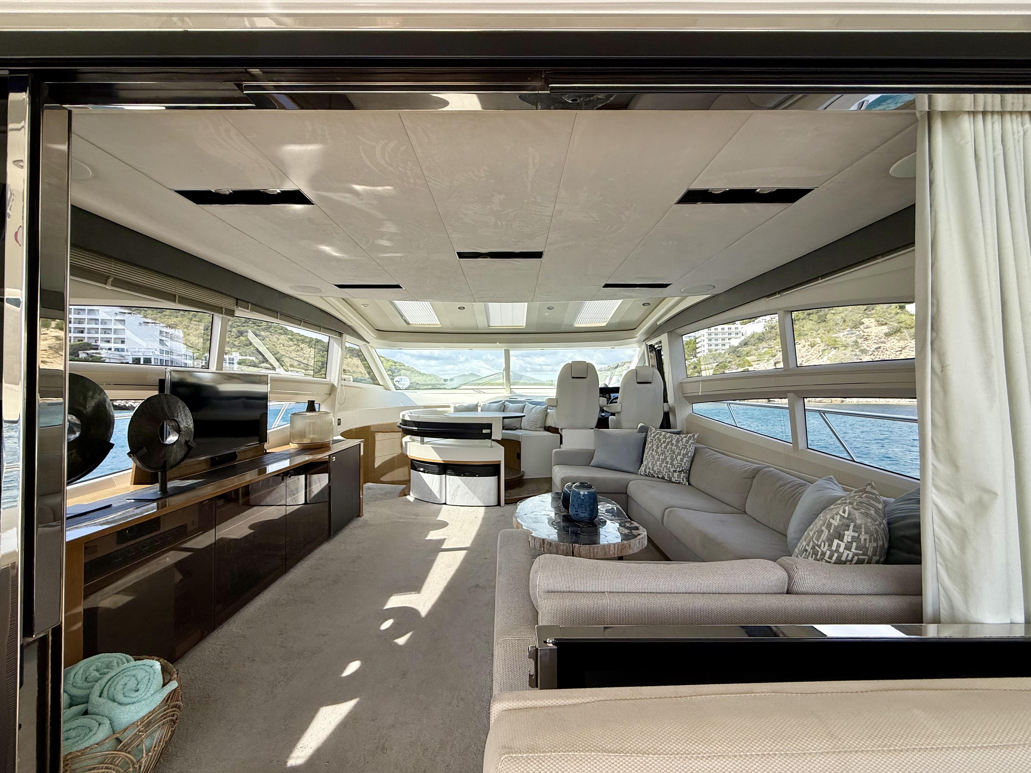 2015 PRINCESS  V72 